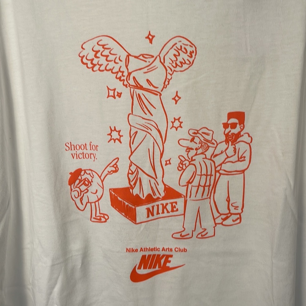NIKE TEE — BRAND NEW